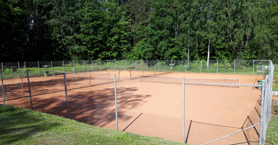 Uimahallin tenniskentät