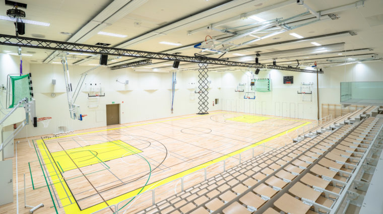 Heinolan lukion liikuntasali