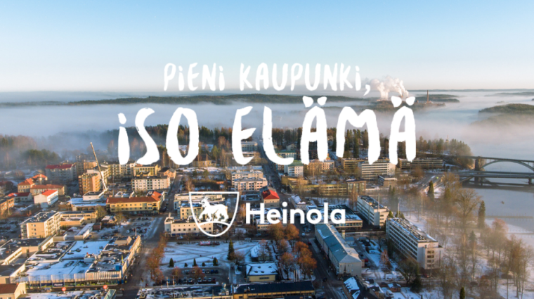 Talvinen maisema ja Heinola-logo