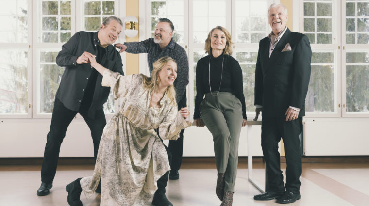 Heinolan kesäteatteri 2022 - Flirttikurssi 55+ ryhmäkuva
