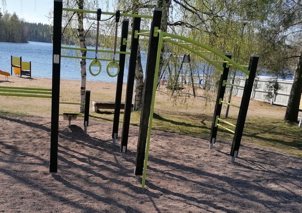 Kylpylä street workout teline