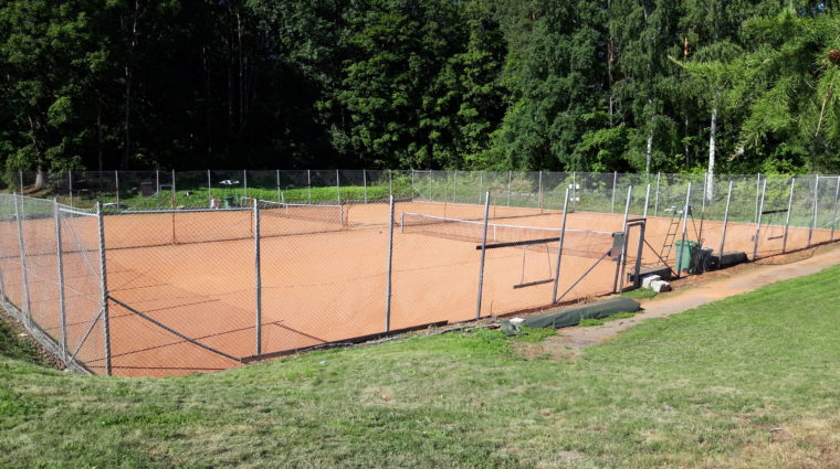 Uimahallin tenniskentät