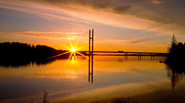 Auringon laskussa Tähtisilta