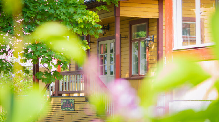 Valokuva Maaherrankadulla Heinolassa sijaitsevasta Tarhasta