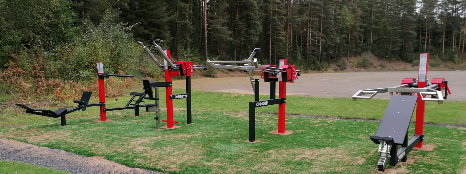 Kirkonkylän ulkokuntosalin neljä laitetta.
