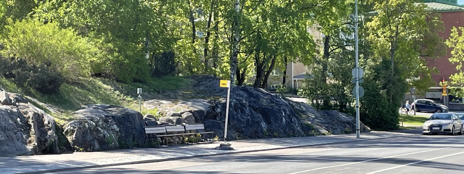 Siltakadun bussipysäkki pohjoiseen päin.