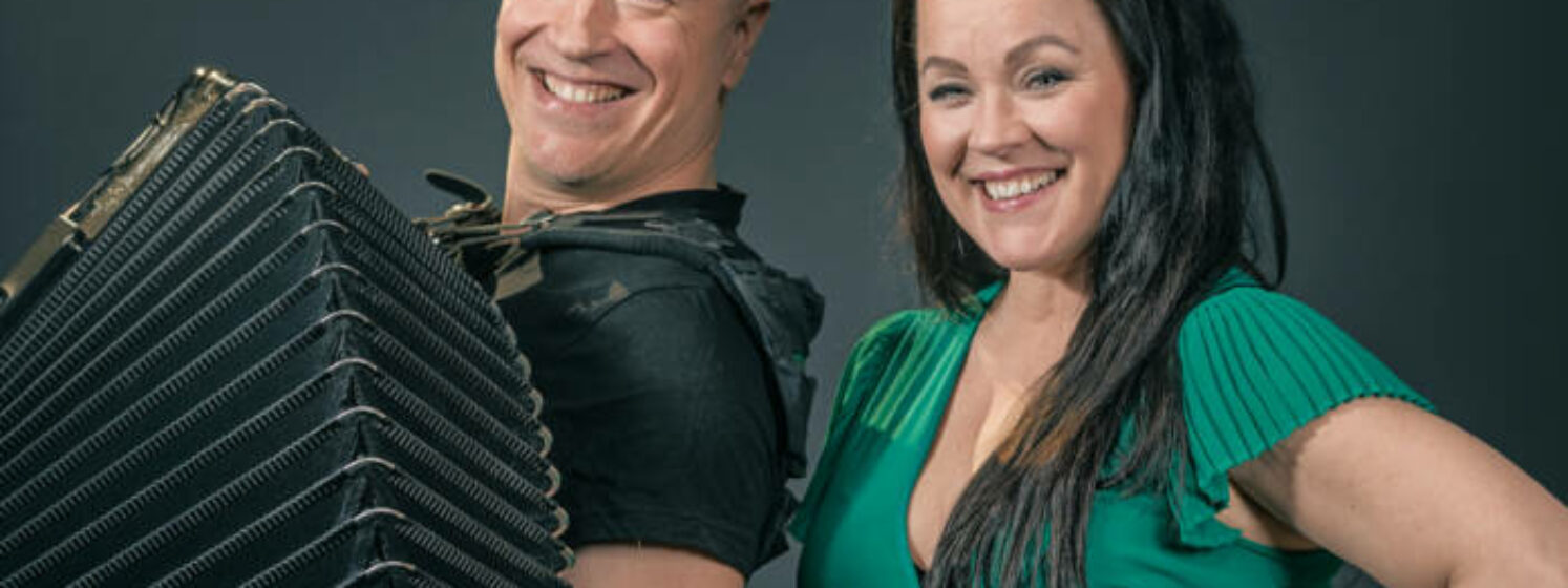 Tangokuningatar Heidi Pakarinen ja harmonikkataiteilija Hannu Kella