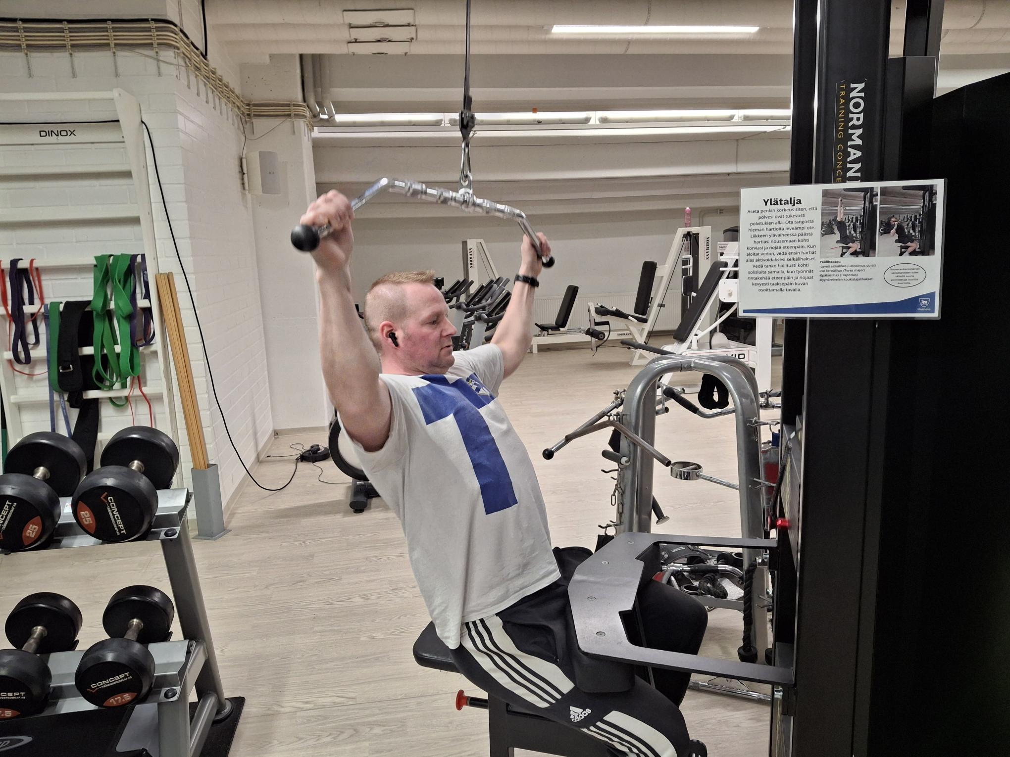 Kirjoittaja kuntosalilla