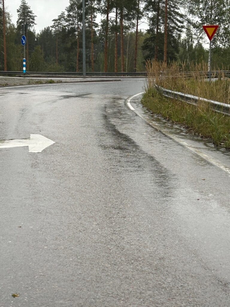 Hevossaarentien ja Siltakadun risteys ja muuttuneet väistämisvelvollisuudet