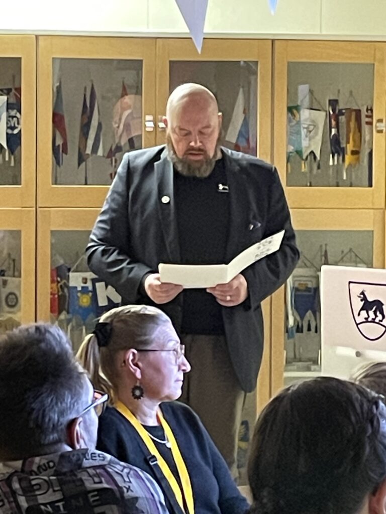 kaupunginjohtaja jakaa kehitystekopalkintoja