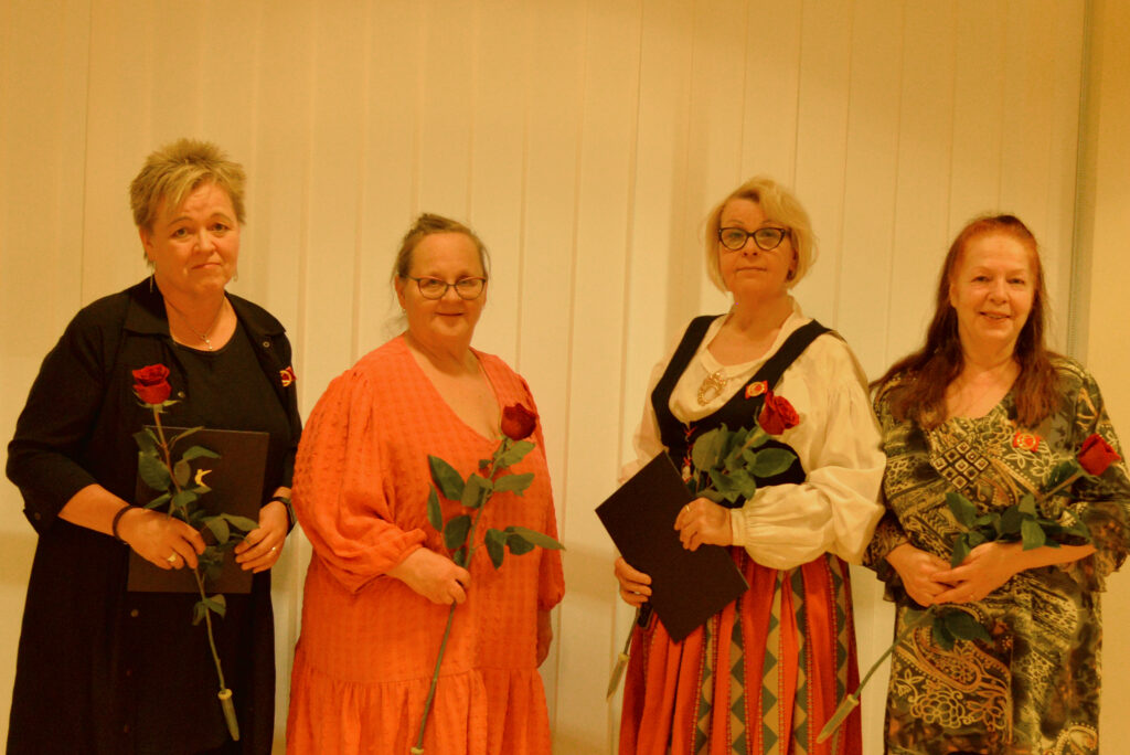 Kuvassa vasemmalta oikealle: Eija Haapala, Päivi Ritoniemi, Tuija Alalantela sekä Eija Rytinki