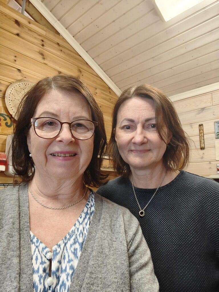 RestaurointiWerstas Lind, kuvassa Maarit Lind ja Seija Kasurinen