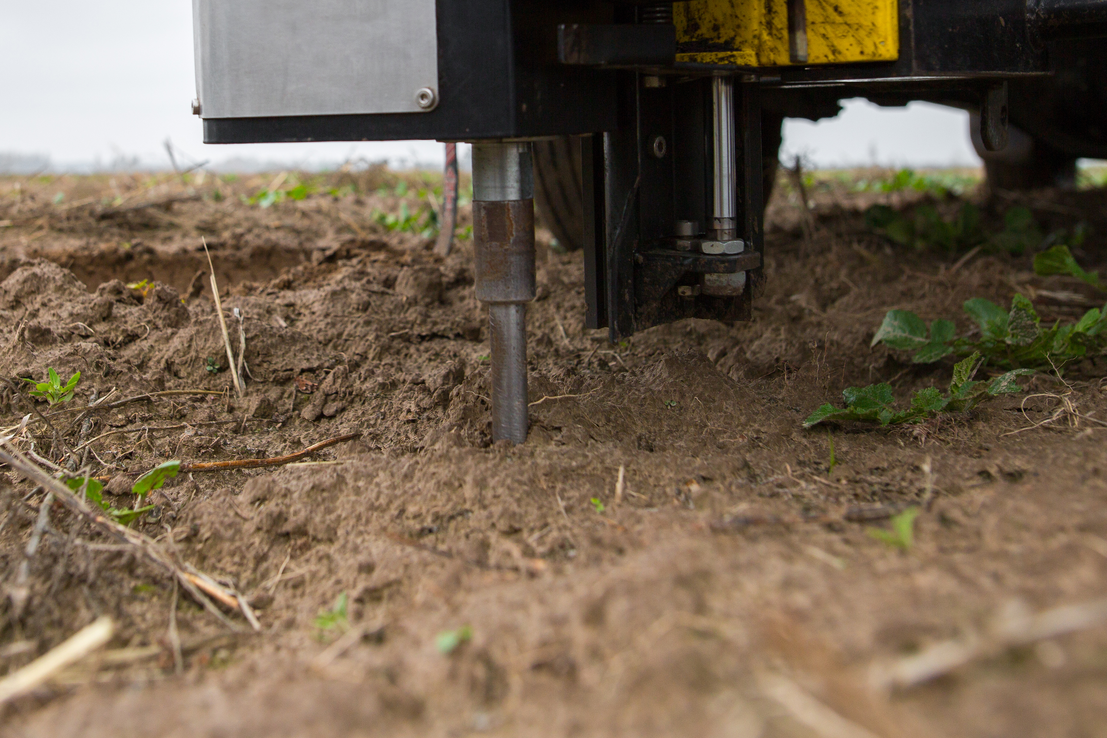 Kuvassa maaperätutkimuslaite