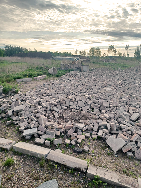 kuvassa betonikiviä Pikijärventiellä Heinolassa