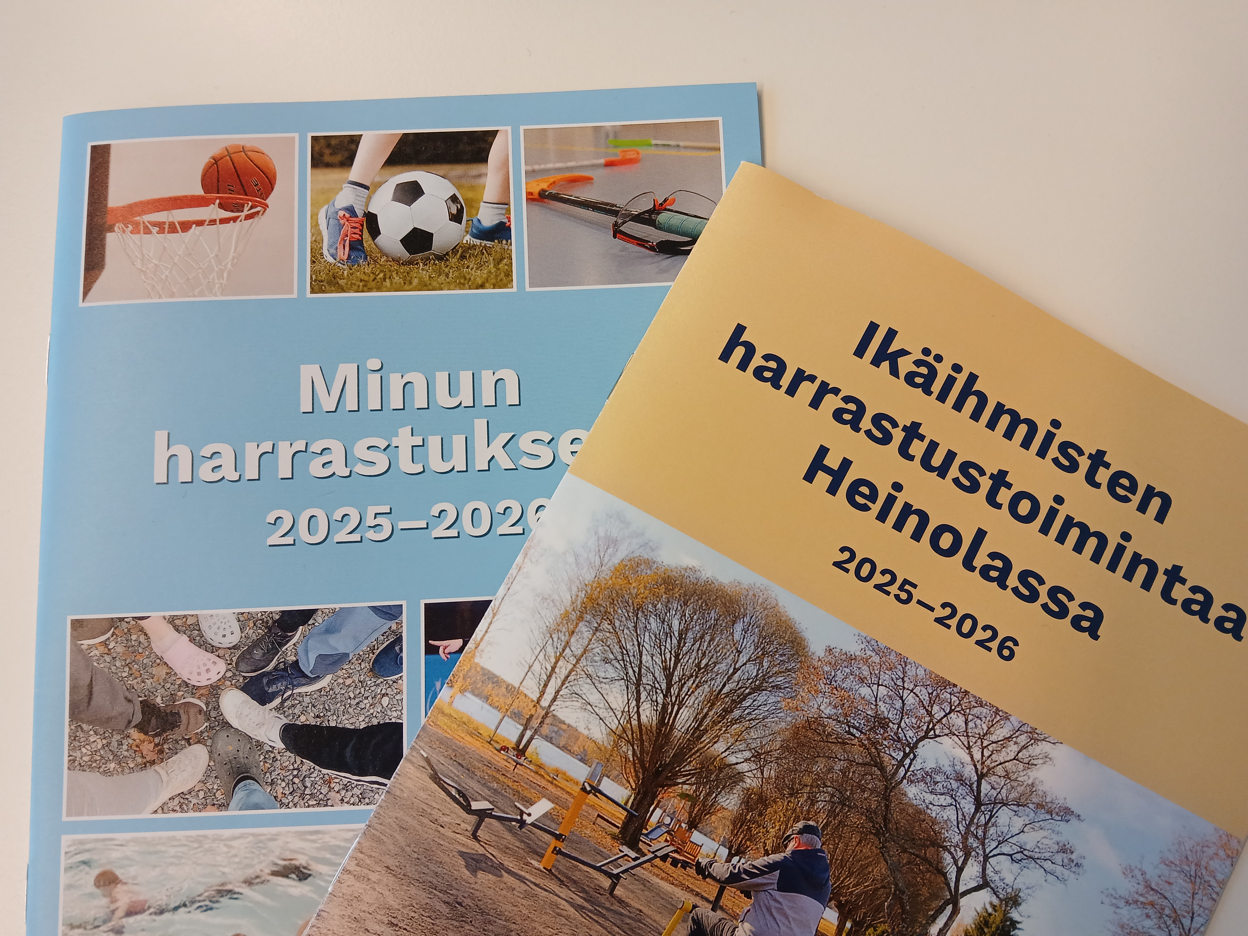 Harrastevihkojen kannet.