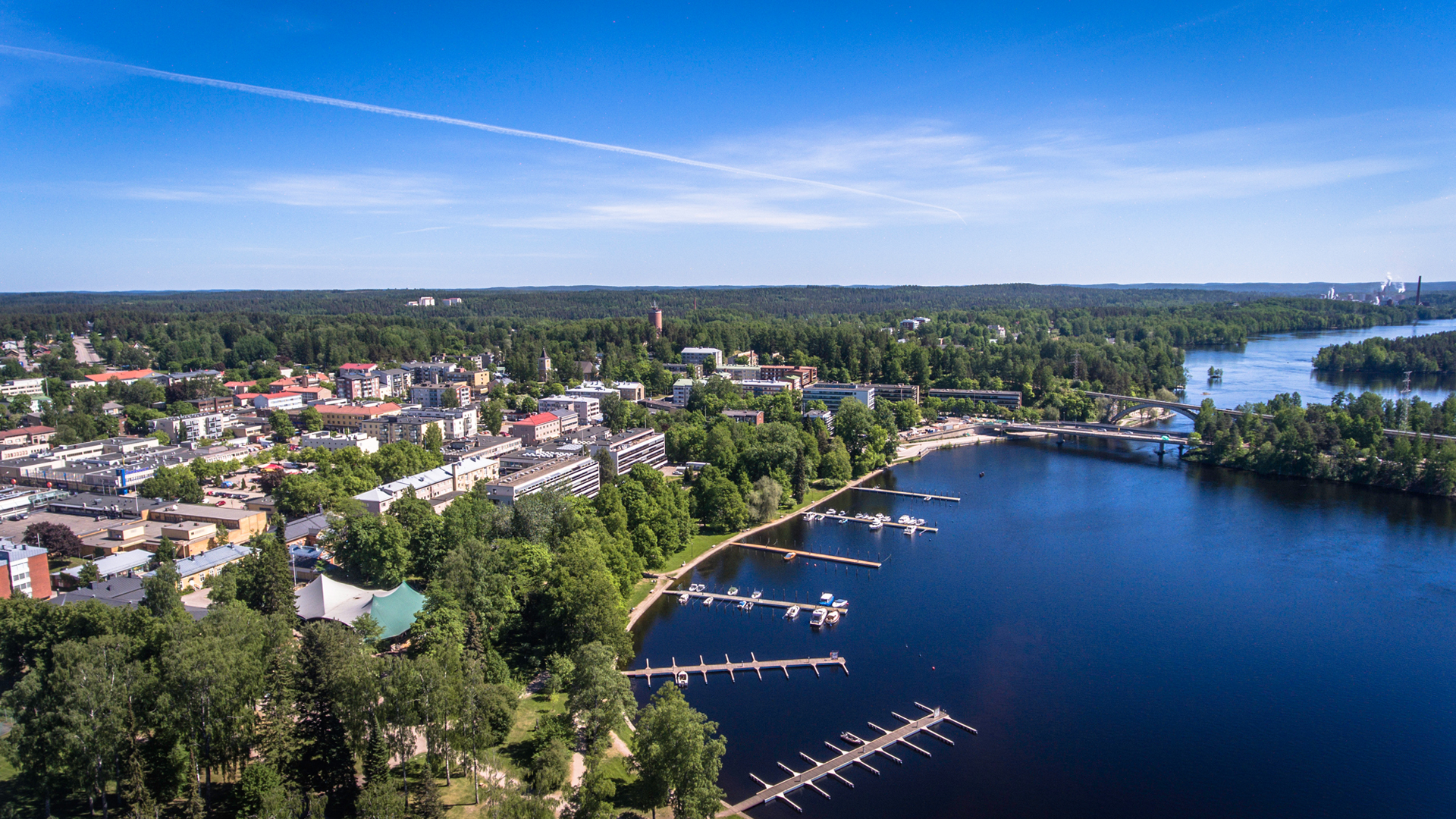 Heinolan rantapuisto ja kaupunkia ilmasta, drone