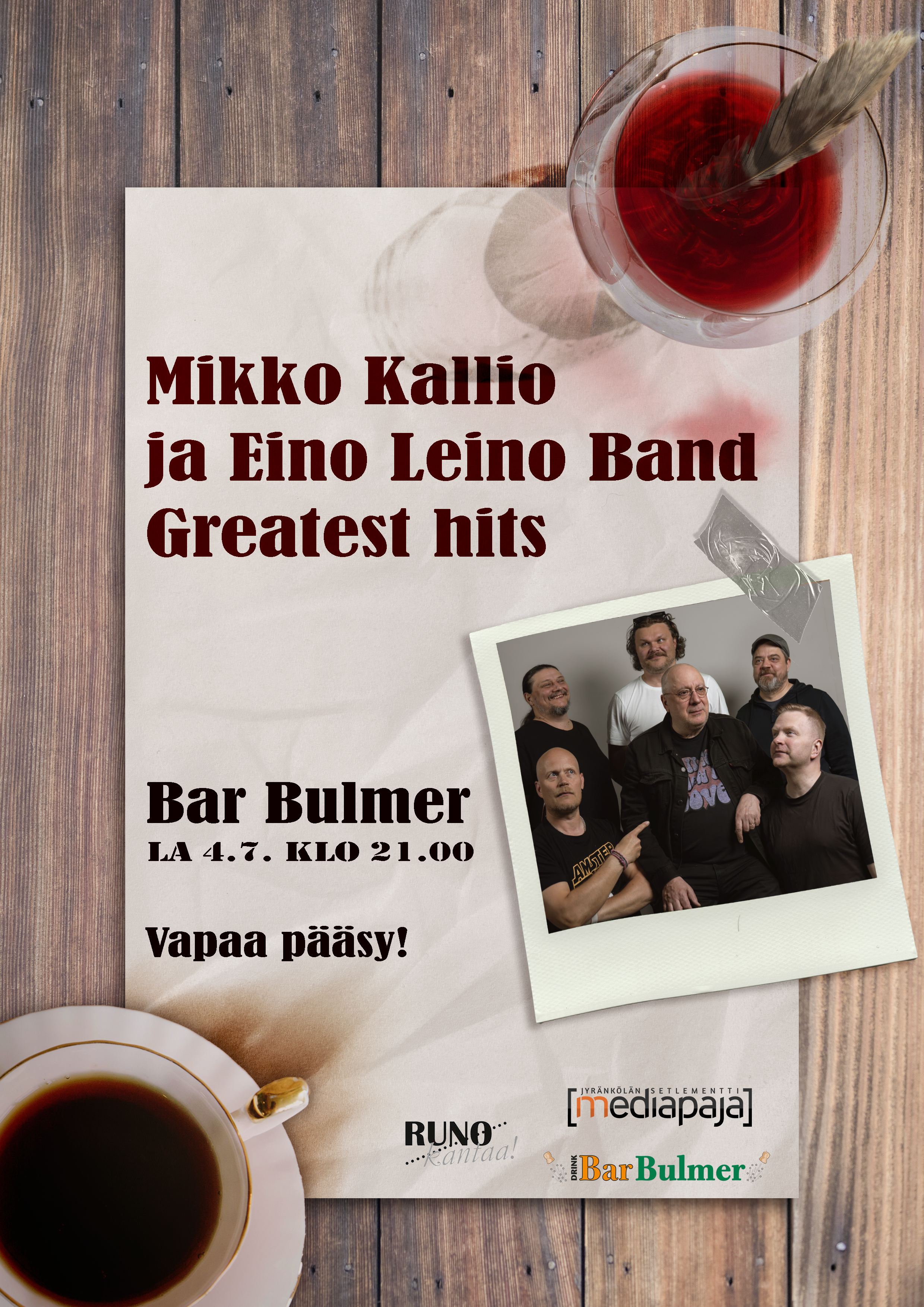 Bar Bulmer 4.7. klo 21. Heinolan Runoviikolla jo perinteeksi muodostunut runon ja rockin syväsukellus. Band: Janne Toivanen (laulu), Juha Sokka (viulu), Käry Kärkkäinen (rummut), Hande Lampinen (kitara) ja Paavo Hako (koskettimet ja orkesterin johto). Runot: Mikko Kallio (myös ääneen). Luvassa taattua kamaa ja nyt parhaat iskut. Kallion lavarunojen ja Bandin sovitusten kudelma, jossa karkean kaunis runous kohtaa musikaalisesti hioutuneet tunnehelmet ja rock´n rollin. Vuosien saatossa kokoonpano on sukeltanut monenvärisiin teemoihin, nyt näistä kajahtaa parhaat ja ihoa parhaiten läpäisseet. Tietty uutta runoa ja musiikkia on yllättävästikin pirtaan sopien. Vapaa pääsy