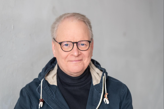Rikostutkijasta tietokirjailijaksi: kirjailijavieraana Kimmo Nokkonen