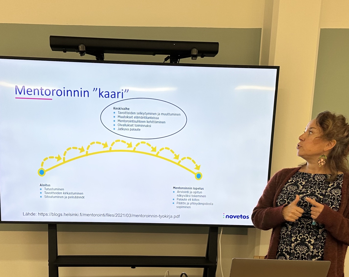 Mentorointivalmennus käynnissä.