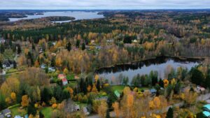 Syysruskamaisema ilmakuvana