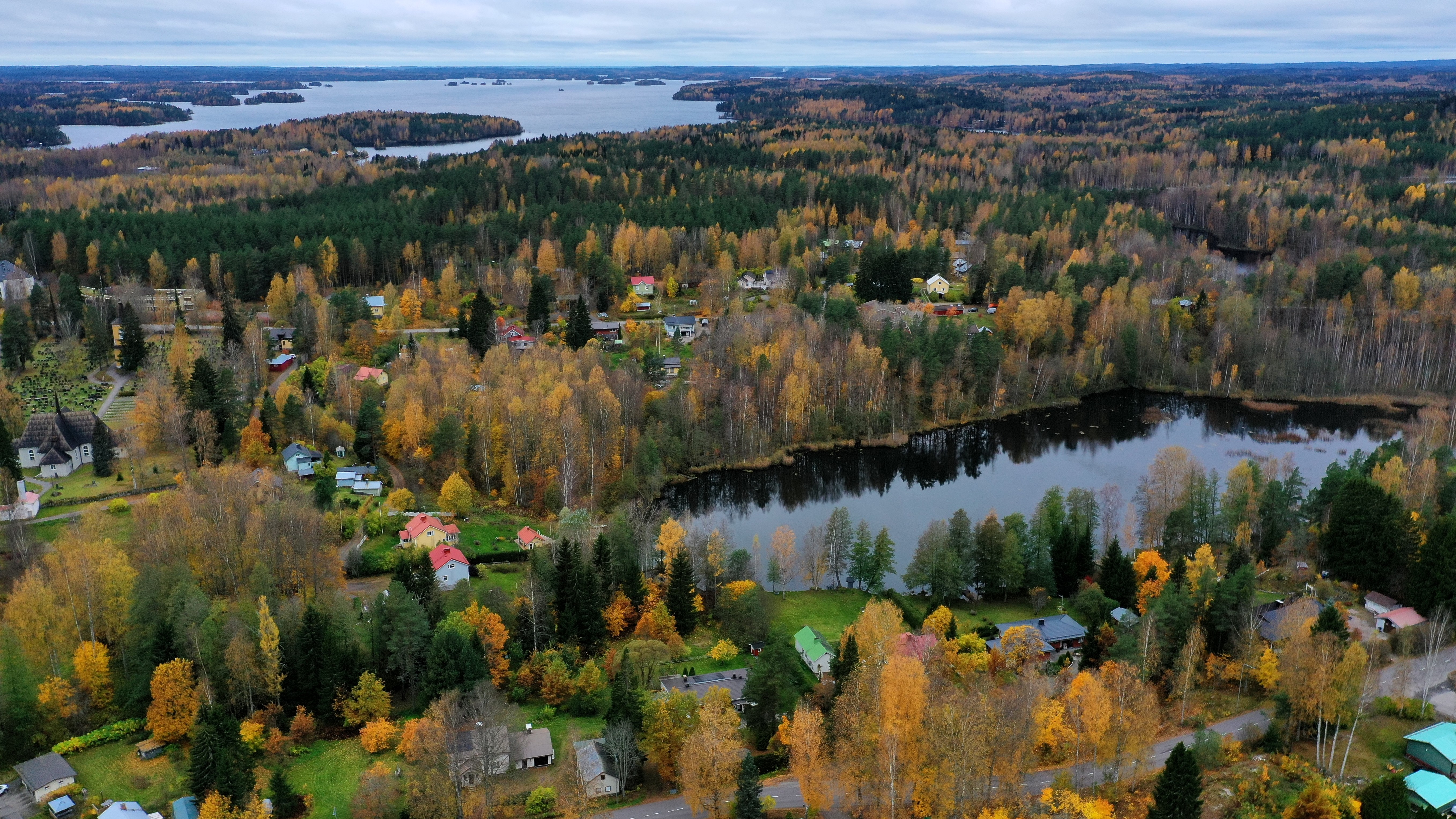 Syysruskamaisema ilmakuvana
